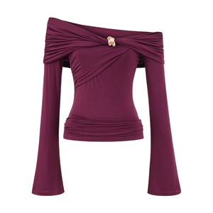 Blusa de mujer con hombros descubiertos y fruncido, detalle de hebilla dorada, manga larga acampanada, ajustada, estilo camiseta, a la moda - Product Image 5