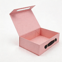 Boîtes cadeaux en papier rigides avec couvercle magnétique pliable, logo personnalisé en relief, vêtements et chaussures de luxe, avec poignée en cuir PU
