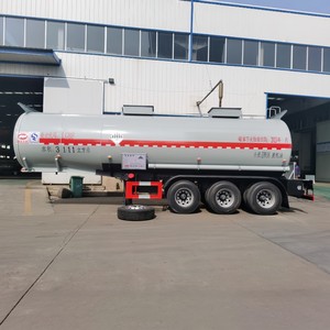 Semi-remorque citerne personnalisée de 30 000 L pour liquides chimiques, en acier inoxydable avec revêtement plastique, pour sodas et acides, à vendre - Product Image 4