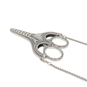 Tijeras de Costura <span class=keywords><strong>Chatelaine</strong></span> con Funda Repujada, Tijeras de Bordado Portátiles Chapadas en Oro con Collar, Regalo para Amantes de las Manualidades - Product Image 4