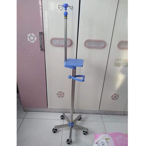 Soporte de Acero Inoxidable para Suero Intravenoso con Bandeja, Altura Ajustable, Portátil, para Uso Hospitalario - Product Image 2