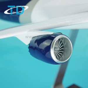 Modèle d'<span class=keywords><strong>avion</strong></span> en résine en gros ECS Group B747-8F sur mesure, échelle 1:100, 74 cm – Personnalisez librement la palette de couleurs de ce modèle - Product Image 6