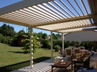 Ombrage extérieur pergola en aluminium persienne motorisée persiennes de toit automatiques pergola toit rétractable avec store enrouleur coupe-vent