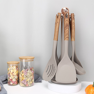 Ensemble d'ustensiles de cuisine en silicone avec manche imitation bois, résistant à la chaleur, pour la maison, avec support de rangement rotatif - Product Image 4