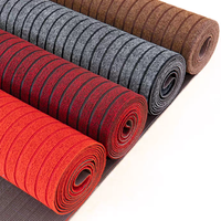 Tapis de porte moyen personnalisé en jacquard lavable et imperméable à sept rayures, en polyester et PVC, avec support antidérapant en caoutchouc moderne, pour usage intérieur/extérieur