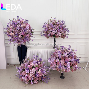 Boule de fleurs artificielles de luxe LEDA pour décoration de mariage, 80 cm, centre de table en fleurs de soie violettes - Product Image 1