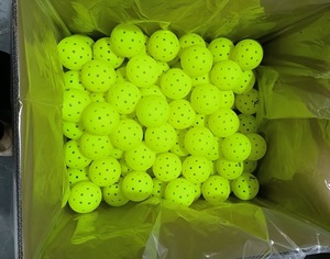Pelota de <span class=keywords><strong>Pickleball</strong></span> Estándar Usapa de 40/48 Hoyos, Muestra Gratis, Color Verde Neón, Profesional para Interiores/Exteriores, Pelota de <span class=keywords><strong>Pickleball</strong></span> Inyectada de 48 Hoyos - Product Image 4