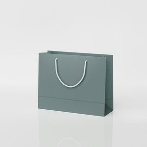 Sac cadeau en papier cartonné blanc, style classique, durable, recyclable, réutilisable, avec logo imprimé personnalisé, poignée en corde de coton kraft brun, UV - Product Image 1
