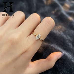 Anillo de Diamantes Compuesto en Forma de Marquesa de Lujo, Oro Sólido Certificado, Anillo de Promesa de Aniversario con Diamante Moissanita - Product Image 1