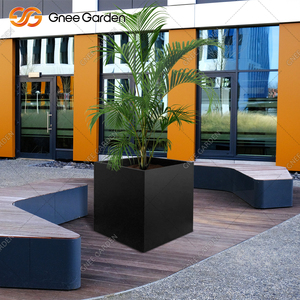 Jardinière en fibre de verre noire de 24 pouces, style américain moderne, carrée, pour intérieur et extérieur, pot de fleurs durable, utilisation hôtelière, personnalisable - Product Image 6