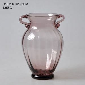 Resplandeciente Jarrón de Vidrio Hecho a Mano con Asas - Product Image 1