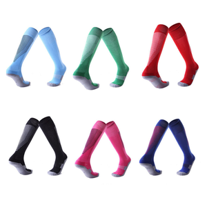 <span class=keywords><strong>Chaussette</strong></span> de football thermique chaude chaussettes de football longues pour hommes épaissie équipage personnalisé antidérapant sport homme garçon chaussettes prix de gros d'usine - Product Image 4