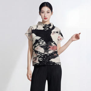 Blusa de Manga Corta con Cuello Alto y Estampado Geométrico Estilo Coreano PY, Ajustada y Plisada, 100% Poliéster, Venta al Por Mayor - Product Image 2