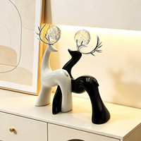 Ornement de couple de cerfs de luxe léger, cadeau créatif de pendaison de crémaillère, décoration pour salon, meuble TV, cave à vin, entrée
