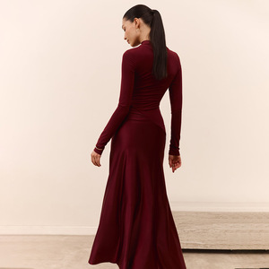 Robe midi moulante à col montant et manches longues pour femme avec fente, taille naturelle, confortable pour les loisirs - Product Image 4