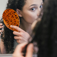 Brosse à pagaie de massage anti-frisottis en poils de sanglier naturels Brosse à cheveux en bois démêlante pour cheveux lisses
