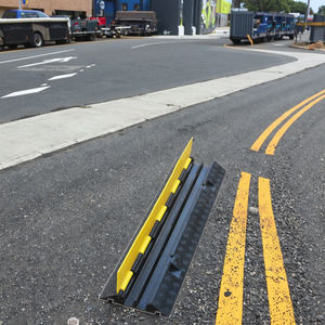 Pemasok Profesional Ramp Kabel Pelindung Kabel 2 Slot Kabel Peredam Kecepatan Karet - Product Image 6