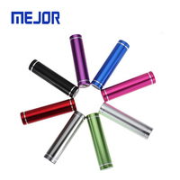 Cadeau : Chargeur de secours portable 2-en-1 en alliage d'aluminium haute capacité, format mini-rouge à lèvres, avec affichage LED et port Micro USB, idéal pour les voyages et l'extérieur