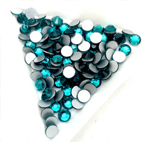 Vente directe usine 1440 pièces Strass en verre à dos plat avec feuille d'argent, couleur Capri Blue, à coller, non thermocollant