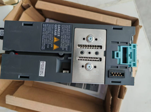 Módulo VFD trifásico G120 PM240 2 6SL3210 1PE12 3UL1 0.75kW sin filtro integrado y STO IP20 - Product Image 1
