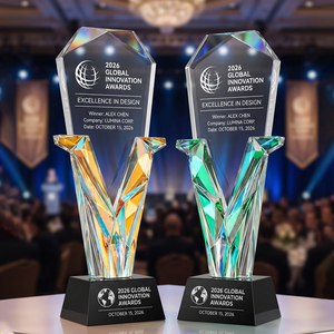Trofeo <span class=keywords><strong>de</strong></span> Cristal Personalizado en Forma <span class=keywords><strong>de</strong></span> V, Premio Iridiscente Arcoíris, Placa Grabada Personalizada, Regalos para Campeones <span class=keywords><strong>de</strong></span> Innovación Corporativa - Product Image 4