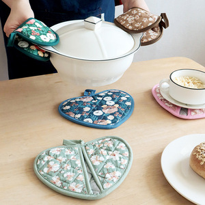 Mitaines de four en coton à motif floral, gants résistants à la chaleur en forme de cœur pour utilisation au four, 15x20cm - Product Image 1
