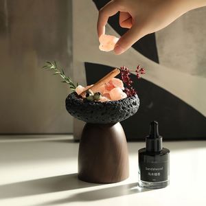 Coupelle sur pied en bois et cristal, artisanale, à texture complexe, sans flamme, longue durée, pour aromathérapie aux huiles essentielles de cannelle, pour l'ambiance. - Product Image 1