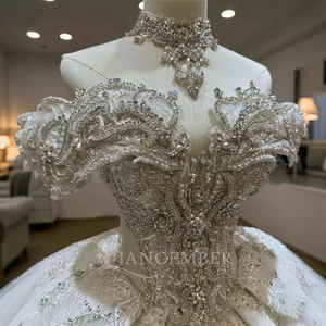 Vestido de Novia de Lujo Estilo Princesa con Encaje, Cola Catedral, Hecho a Medida para Ocasiones Especiales Lsjj28 - Product Image 5