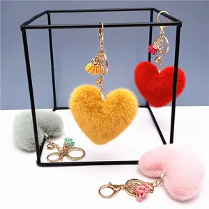 Peluche Pom Pom 3D Lovely Heart Love Doll Pendentif avec glands Widget Porte-clés Anti-perte Sac Clé de voiture Ornement Porte-clés Cadeau