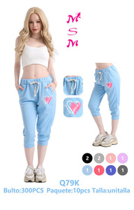 Pantaloni Sportivi in Maglia da Donna Q79K, Vita Media, Taglio Corto e Ampio, Design con Cuore Ricamato, Casual per Tutte le Stagioni - Product Image 1