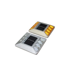 Borne de signalisation routière solaire en PC, matériau IP65, réfléchissante, clignotante à LED, à montage au sol, produits d'avertissement de circulation - Product Image 5