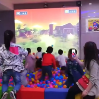Solution de projecteur interactif pour mur de projection, pour parc d'attractions intérieur, avec jeu de frappe de balles immersif pour enfants