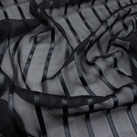 Tissu en soie noire métallique fin et charmant de haute qualité, rayé satiné, lignes régulières, lisse, décontracté pour robe de doublure pour femme