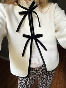 Cardigan décontracté court à manches régulières et nœud papillon de style français pour femmes, col en V sexy, personnalisable disponible - Product Image 3