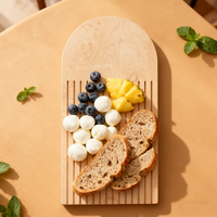 Planche à découper en bois d'érable naturel en forme d'arche pour le fromage, la charcuterie, les desserts, le pain