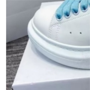 Chaussures décontractées en cuir véritable blanc respirant, à la mode, avec semelles épaisses en caoutchouc et design de marque luxueux, vente en gros. - Product Image 1