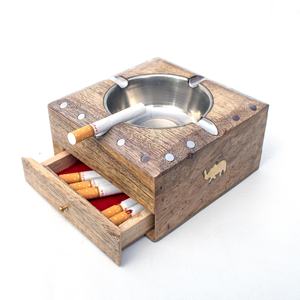 Cendrier à cigarettes en bois de style antique en acier inoxydable fait à la main décor de table métallique classique - Product Image 3