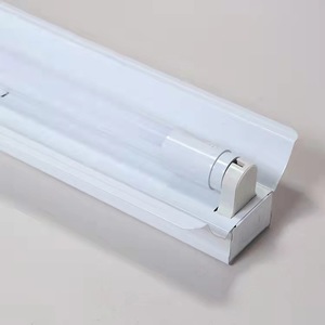Lámpara de pie LED T8 de doble tubo con cubierta, 18W, cuerpo de hierro, para iluminación de pizarrón en aulas - Product Image 1