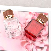 Flacon pulvérisateur atomiseur carré transparent de haute qualité de 50 ml avec bouchon en verre rouge sérigraphié
