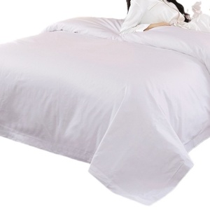 Parure <span class=keywords><strong>de</strong></span> <span class=keywords><strong>lit</strong></span> sur mesure en satin blanc pur <span class=keywords><strong>pour</strong></span> hôtel étoilé, <span class=keywords><strong>taille</strong></span> Queen/King, qualité supérieure, idéale <span class=keywords><strong>pour</strong></span> les gîtes - Product Image 1