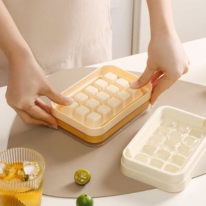 Bac à glaçons portable pour cuisine, en silicone de qualité alimentaire, grande capacité, congélation rapide, démoulage facile avec couvercle, marque Jin Li - Product Image 2