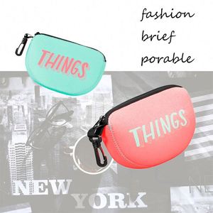 Pochette de voyage personnalisée en néoprène en forme de U avec fermeture éclair, sérigraphiée, pour ranger les petits objets, les clés et le rouge à lèvres - Product Image 3