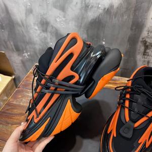 B รองเท้ายานอวกาศอเนกประสงค์ลำลองดีไซน์ดั้งเดิมแบรนด์เนม-สไตล์คลาสสิกพื้นรองเท้าหนากันลื่นรองเท้าเพิ่มความสูง - Product Image 3