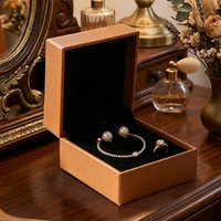 Boîte à bijoux personnalisée OEM ODM, emballage rigide de luxe minimaliste pour bijoux, insert floqué, revêtement UV artistique, tiroir avec fenêtre transparente