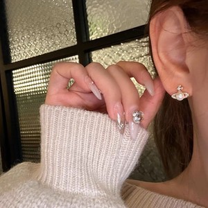 Pendientes Vivienne <span class=keywords><strong>Balbina</strong></span> Mini Saturn con Perla Plana Individual, Joyería Exquisita con Forma de Planeta, Electrochapados para Mujer - Product Image 4