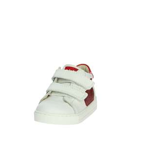 Zapatillas Falcotto para niña, color blanco, diseño de corazón rojo, cierre de velcro, zapatos informales - Product Image 6