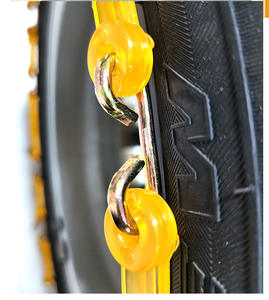 Chaînes à <span class=keywords><strong>neige</strong></span> antidérapantes épaissies pour berlines Vans SUV tout-terrain Chaînes de pneus de voiture résistantes à l'usure Nouveau produit universel - Product Image 3