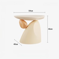 Table basse sculpturale en résine Wabi-Sabi avec un design de forme organique moderne pour la décoration de la chambre et de l'appartement