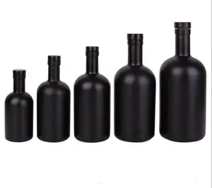 Bottiglia di Gin in vetro nero opaco in cristallo 500Ml 700ML 750Ml di liquore nero smerigliato vuoto Vodka bottiglia di vetro whisky bourbon