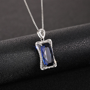 Ciondolo in Oro Bianco con Zaffiro, Argento 925 Placcato Rodio, Taglio Smeraldo, Solitario Classico da Donna per Uso Quotidiano - Product Image 1